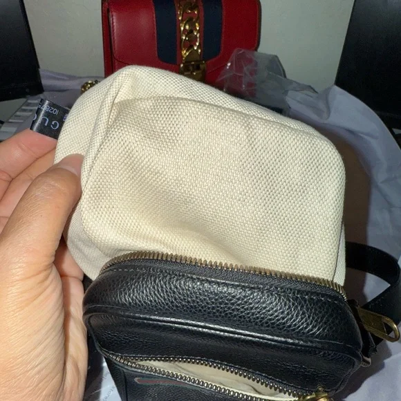 Gucci Vintage Logo Black Pebbled Leather Crossbody Bag